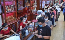 Giá vàng lao dốc