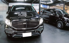 Bộ đôi Mercedes-Benz V-Class mới tinh chưa bóc nilon đã được độ theo phong cách Maybach kiểu mới tại TP.HCM