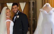 Váy cưới Versace tốn 700 giờ may của Britney Spears