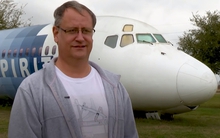 Người đàn ông cải tạo chiếc máy bay cũ thành 5 phòng tiện nghi, sống quây quần cùng gia đình suốt 11 năm: Nội thất kinh ngạc!