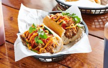 Nhờ một sáng kiến trong đại dịch, các nhà hàng Việt tại Mỹ càng hút thêm nhiều khách