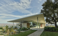 Biệt thự 'lồng kính' trên sườn đồi