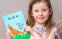 Tự mình viết truyện, cô bé 5 tuổi lập kỷ lục thế giới