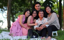 Bỏ học từ lớp 4 vẫn nuôi 3 đứa con trở thành Tiến sĩ, Thạc sĩ ở nước ngoài, bà mẹ ở Huế tiết lộ 10 BÍ QUYẾT đơn giản