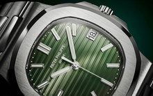 Patek Philippe Nautilus xanh lục được bán lại cao hơn 13 lần giá gốc