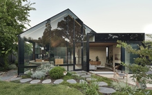 Xóa mờ ranh giới giữa nhà và vườn nhờ hệ tường kính