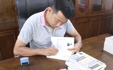 Từng thi THPT chỉ được 10,5 điểm, nhà văn Hoàng Anh Tú nhắn nhủ sĩ tử: Cứ khóc nếu con thua, nhưng hãy cười vì còn bố mẹ bên con