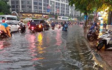 Tốn gần 500 tỷ nâng cấp, đường Nguyễn Hữu Cảnh vẫn ngập sau mưa
