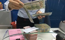 Điều gì khiến giá USD tự do bất ngờ vọt lên 24.000 đồng?