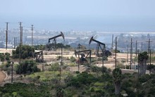 Mỹ đau đầu vì thuế xăng dầu