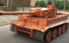 Chưa thỏa mãn với dàn siêu xe, ông bố trẻ ở Bắc Ninh chế tạo chiếc xe tăng bằng gỗ thứ 2 để tặng con trai