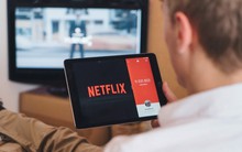 CEO Netflix xác nhận gói cước giá rẻ, chèn quảng cáo