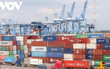 Đề xuất giảm mức thu phí hạ tầng cảng biển