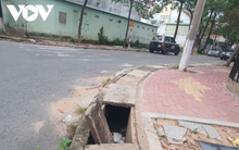 Hàng loạt nắp cống trong khu dân cư ở Bình Dương bị mất, hư hỏng gây nguy hiểm
