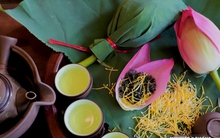 Kỳ công cách ướp trà gói trọn tinh hoa nghìn bông sen Hồ Tây