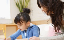 Một đứa trẻ luôn thích ĐI CHƠI và đứa trẻ chỉ muốn Ở NHÀ, khi lớn lên ai sẽ hứa hẹn hơn? Câu trả lời khiến nhiều bố mẹ bất ngờ