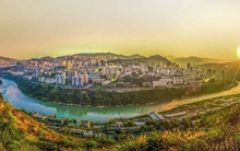 Thành phố mang tên loài hoa duy nhất của Trung Quốc: Là thánh địa "tiên dược" chữa lành bệnh tật, hoa quả ăn 4 mùa không hết