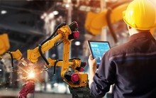 Nhu cầu nhân lực 4 ngành công nghiệp trọng điểm TP.HCM tăng trưởng cao