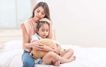 Bố mẹ bàng hoàng phát hiện con gái 6 tuổi đã dậy thì: Bác sỹ cảnh báo 5 biểu hiện cơ thể cần được phát hiện sớm để can thiệp kịp thời