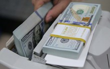 Giá vàng SJC giảm mạnh, USD tự do tăng vọt