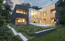 Nguồn sáng dồi dào nhờ 'lồng kính' kết nối hai khối nhà