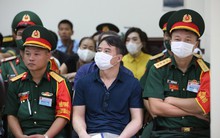 Luật sư tiết lộ cựu đại tá Biên phòng bị cáo buộc nhận hối lộ từng bị tạt a xít trả thù