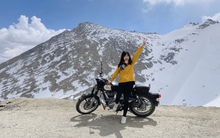 Trải nghiệm khó quên ở Ladakh - Tiểu Tây Tạng của cô gái Việt: Thời tiết lạnh buốt, móng tay và tóc gãy vì khô, shock độ cao khi băng đèo cao nhất thế giới…