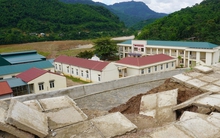 Công trình chống sạt lở 37 tỉ đồng vừa bàn giao lại sạt lở, đe dọa trường học