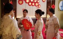 Cô gái làm nghề phù dâu thuê: Bất chấp bố mẹ ngăn cản vì sợ "mất duyên", trở thành bà chủ của 50.000 nhân công sau 2 năm