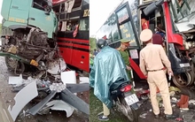 Xe khách đối đầu xe đầu kéo khiến 2 người chết, 6 người bị thương