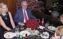 Thói quen ăn uống 'khác thường', dù 90 vẫn thích ăn như trẻ lên 6 của tỷ phú Warren Buffett