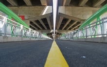 Cận cảnh cầu vòm sắt vượt hồ đầu tiên ở Hà Nội trước ngày thông xe