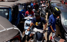 Nợ nần đè nặng châu Á