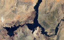 Siêu hạn hán ở Mỹ làm cạn dần hồ nước lớn: Lộ ra thứ đáng sợ khiến cảnh sát phải điều tra