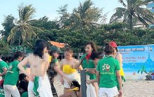 Nhóm nữ du khách cởi áo ngực chơi team building ở bãi biển: Làm bản tường trình, xin lỗi