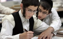 Người Do Thái thông minh nhất thế giới có 4 BÍ KÍP dạy con: Bố mẹ Việt tham khảo để cuộc đời con bớt chông chênh