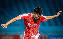 Nhâm Mạnh Dũng khoe ảnh luyện tập, đồng đội ùa vào “cà khịa” khiến dân tình cười nghiêng ngả