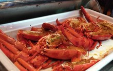 Nhà hàng phụ thu 4,5 triệu đồng cho 18 kg hải sản, đắt hay rẻ?