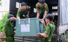 Cận cảnh đoàn xe đặc chủng áp tải đề thi đến các điểm thi