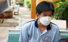 Thí sinh đặc biệt TP.HCM: Ngồi phòng riêng, giám thị hỗ trợ viết bài