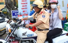 Quên giấy báo dự thi, thí sinh được CSGT vượt hơn 10 km đưa về nhà lấy kịp giờ thi