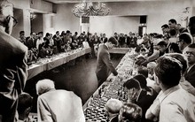 Bobby Fischer: Kẻ lập dị, một mình thi đấu cờ vua với 50 đối thủ cùng lúc