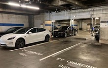 Tranh cãi việc lắp trạm sạc xe điện trong hầm chung cư