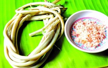 Cây dại cứu đói, chi chít gai thành đặc sản, thương lái đã đến tận nhà thu mua