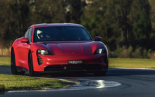 Chấm điểm Porsche Taycan: Đầy pin đi gần 500km, 1 tùy chọn có thể gây hoa mắt