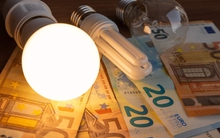 Từng tuyên bố không thiếu năng lượng nhờ điện hạt nhân, Pháp nay đứng trước viễn cảnh 'lạnh lẽo trong bóng tối'