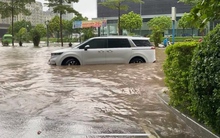 Ảnh: Hà Nội ngập khắp ngả, giao thông hỗn loạn từ sáng sớm