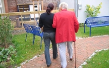 Chuyện cụ ông tuyên bố với con cái "không cần ai chăm sóc khi về già" và cái kết mãn nguyện trong viện dưỡng lão