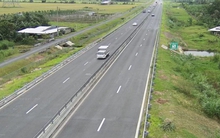 Vì sao có đường cao tốc nhưng Quốc lộ 1 vẫn đông nghìn nghịt?