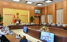 Vợ cầm thẻ ATM của chồng có phải là bạo lực gia đình?